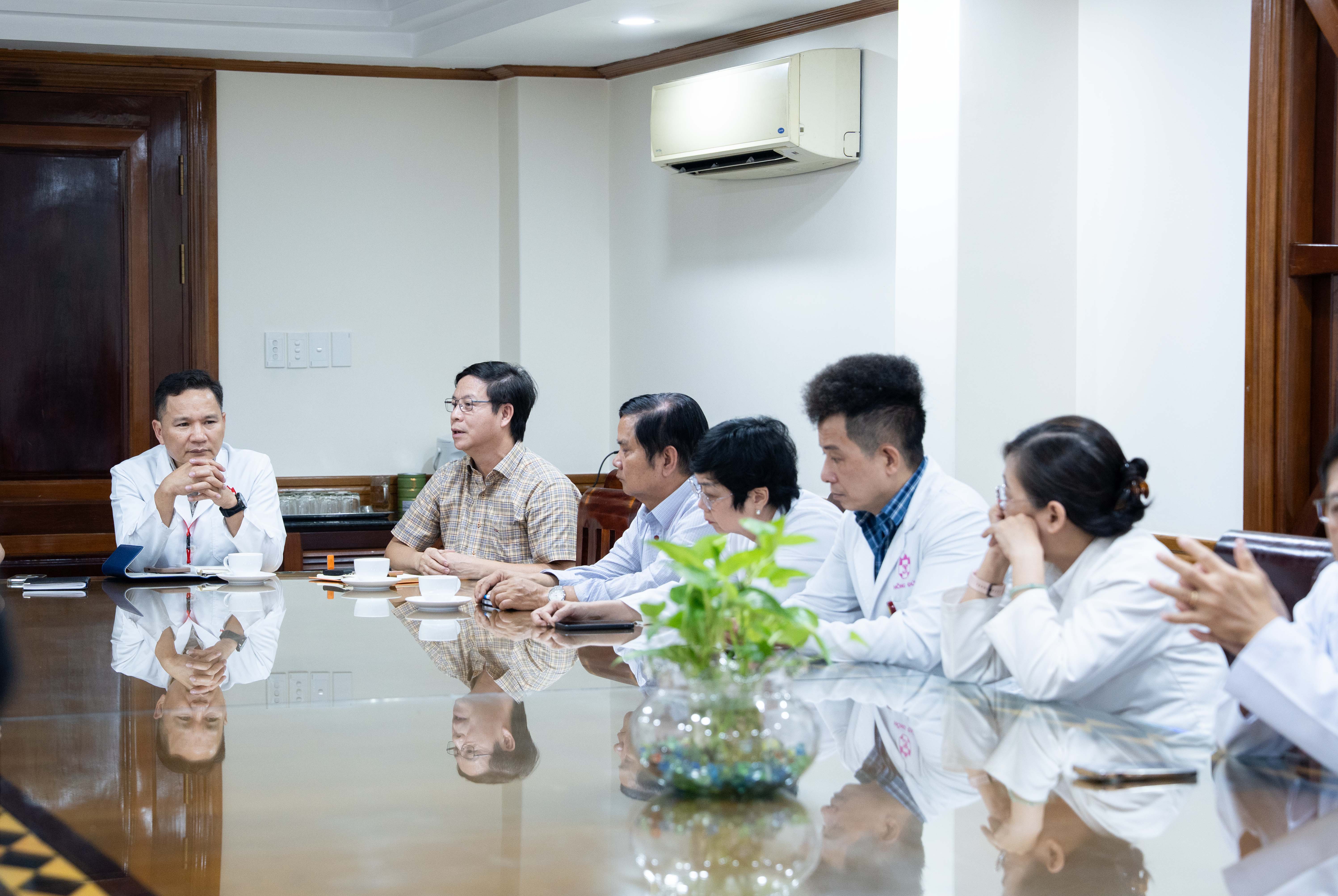 Xu hướng y học tích hợp Đông – Tây y
chăm sóc sức khoẻ toàn diện cho người bệnh